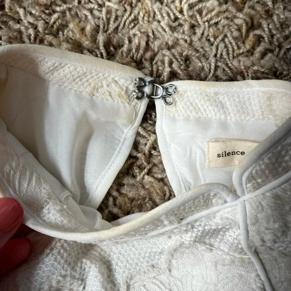 White lace dress - Picture 2 of 5